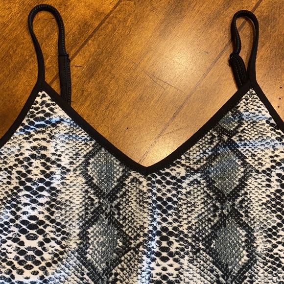 Flowy Snakeskin print tank~ - Picture 8 of 12
